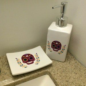 2 Piece Ceramic Bath Set SKULLS White Lotion Pump